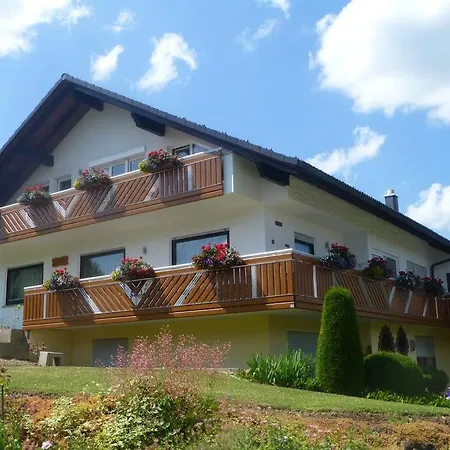 Moderne - Neu Renoviert - Ruhige Lage Apartment *