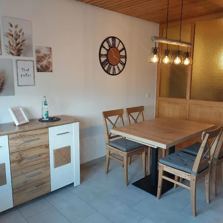 Moderne - Neu Renoviert - Ruhige Lage Apartman *