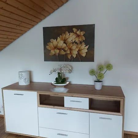 Moderne - Neu Renoviert - Ruhige Lage Apartment *