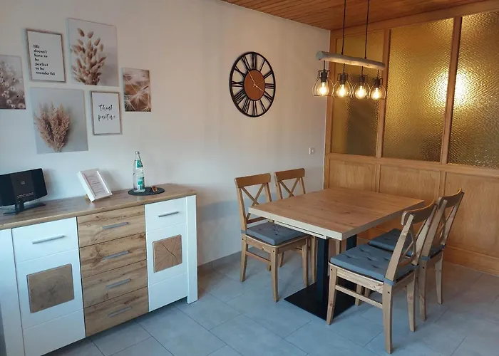 Moderne - Neu Renoviert - Ruhige Lage Apartman *